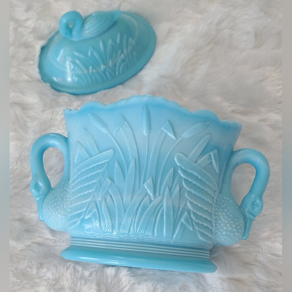 VINTAGE Westmoreland Blue Milk Glass Swan Cattail Creamer & Sugar Bowl With Lids - Picture 11 of 16